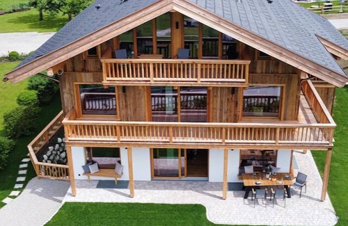 Reit im Winkl Apartment | Gipfelhütte - mit Masterschlafzimmer, Zwei Hüttenzimmer und Balkon