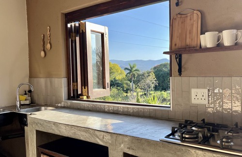 Nelspruit House | Giraffes view Guesthouse - LoerieRoep Unit 10