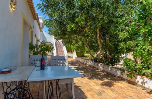 Alcalar House | Girassol Apartment in Quinta Velha by LovelyStay