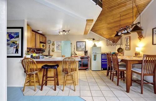 Alyeska House | Girdwood Alyeska Chalet Hot Tub, Sauna, Jet Tub, Pool Table, Sleeps 12, walk2ski