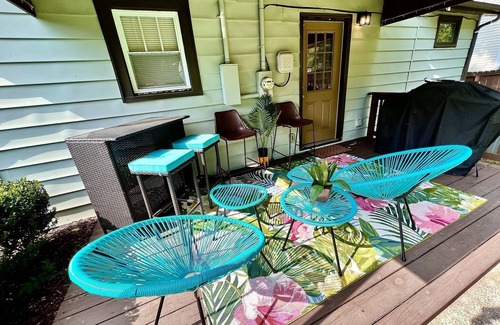 Radnor House | Girls' Getaway: Charming 6-Person House, 5 Miles to Downtown!
