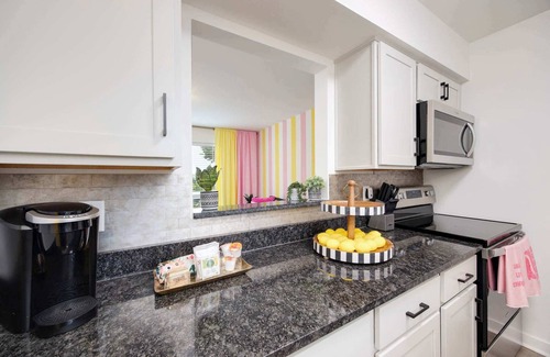 North Capitol Condo | Girls’ Nashville Dream | Sleeps 6 by Riverside