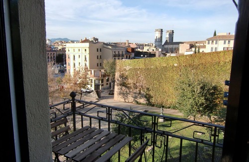 Barri Vell Apartment | Girona-Costa Brava: Historical & Vintage (optional parking)
