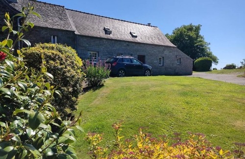 Saint-Thegonnec Loc-Eguiner House | Gite 7 Personnes et 3 Chambres à la Campagne au Calme Avec Wifi Fibre