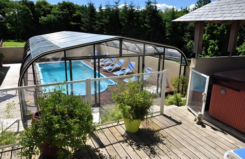 Plogonnec House | Gite 1 - Lopéau holiday homes with pool and spa