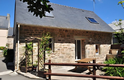 Plogonnec House | Gite 1 - Lopéau holiday homes with pool and spa