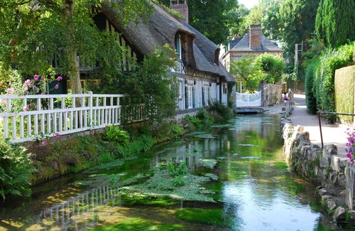 Saint-Valery-en-Caux Apartment | Gîte 100m from the sea, center