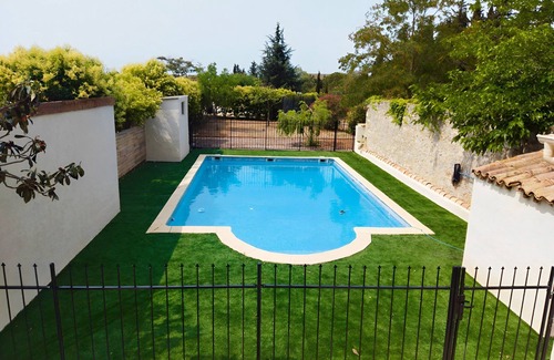 Le Somail Cottage | Gîte, 102 m2, large private terrace. Swimming pool/parking area on the property