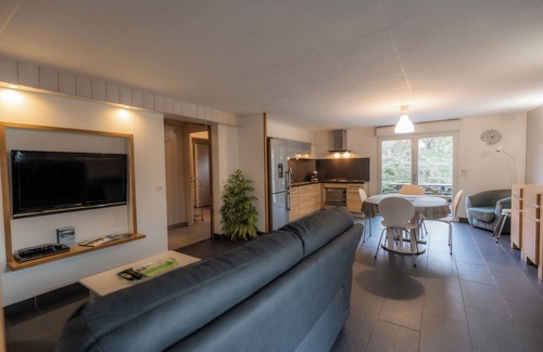 Besse-en-Chandesse Cottage | GÎTE 3 STARS, BESSE & ST-ANASTAISE, Theme: SKIING, HIKING, VISITS, FISHING