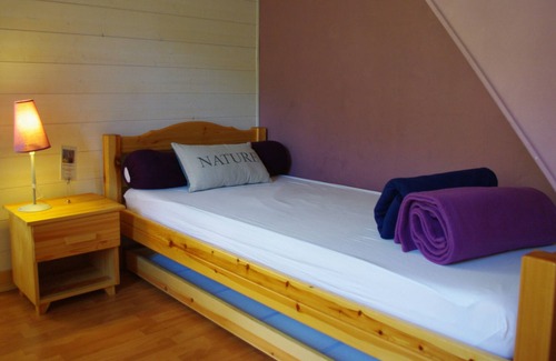 Saint-Chely-du-Tarn Cottage | Gite 3 *** in hamlet with garden and terrace on the river bank