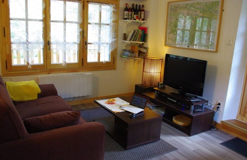 Saint-Chely-du-Tarn Cottage | Gite 3 *** in hamlet with garden and terrace on the river bank