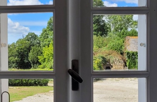 Plomodiern Cottage | Gîte 4p, renovated 2021, typical Breton farmhouse, between sea and countryside