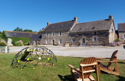 Plomodiern Cottage | Gîte 4p, renovated 2021, typical Breton farmhouse, between sea and countryside