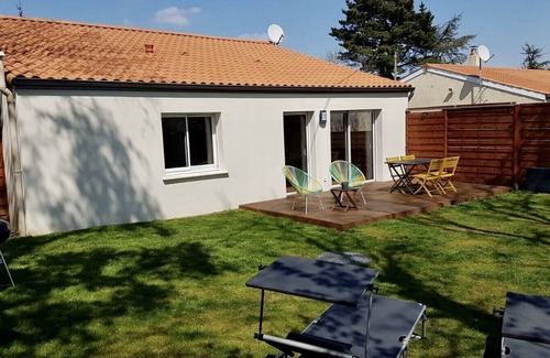 Grosbreuil House | Gîte 50m2 with enclosed garden, dog welcome, 15 mn from beaches, king size bed