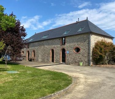 La Bouexiere House | Gite 8-10 pers, 4 chambres, billard, jardin