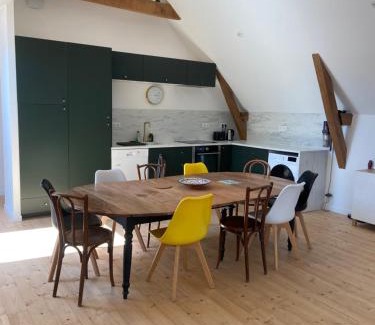 La Bouexiere House | Gite 8-10 pers, 4 chambres, billard, jardin