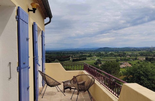 Saint-Julien-de-Peyrolas House | Gite Avec vue sur le Mont-ventoux