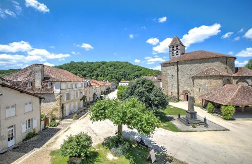 Saint-Jean-de-Cole Apartment | Gite Authentique, Village Classé