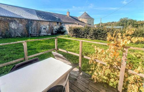 Parennes House | Gite Avec Piscine