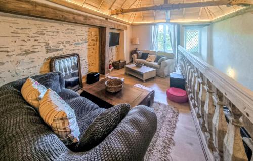 Parennes House | Gite Avec Piscine