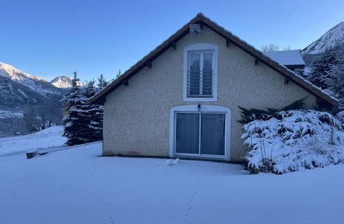 Saint-Leger-les-Melezes Cottage | Gite Belle Vue 1 with Champsaur mountain views