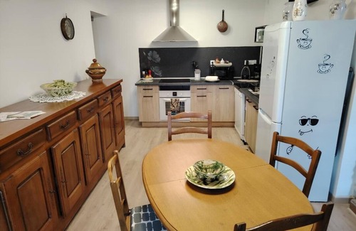 Les Mees Apartment | Gite BALLANTIMS Domaine de L'Annonciade quiet pets welcome