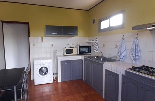 Saint-Paul Cottage | Gîte Bec Rose at mid-height with coast view, 2 bedrooms