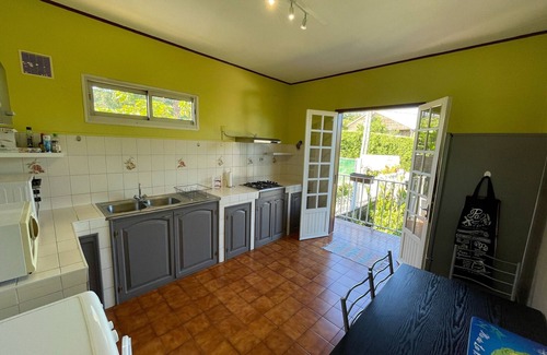 Saint-Paul Cottage | Gîte Bec Rose at mid-height with coast view, 2 bedrooms