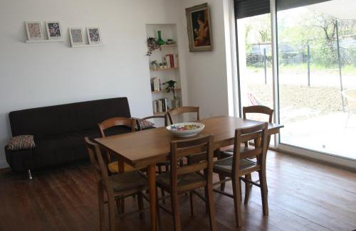 Sainte-Livrade-sur-Lot House | GITE chez mamie - 7 personnes A SAINTE LIVRADE SUR LOT