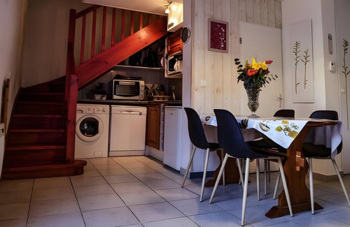 Peyragudes Cottage | Gîte 'Clarabide' with Mountain View, Private Terrace and Wi-Fi