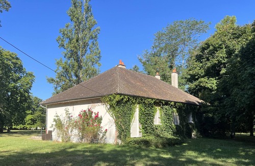 Orval Cottage | Gite Classic Ensuite with Bath Park View