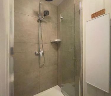 Reignac Apartment | Gite confortable avec terrasse et piscine