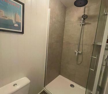 Reignac Apartment | Gite confortable avec terrasse et piscine