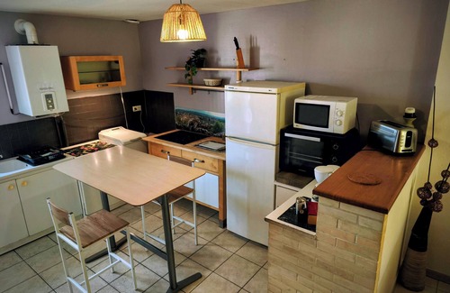 La Mare Aubry Apartment | Gîte CÔTE 204, ideal for your stay with catering available at La Cave 204