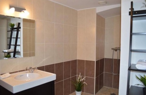 Curvalle Apartment | Gite Dans Maison Pour 2 Pers axe Albi-millau Bord de L'eau Vallée du Tarn