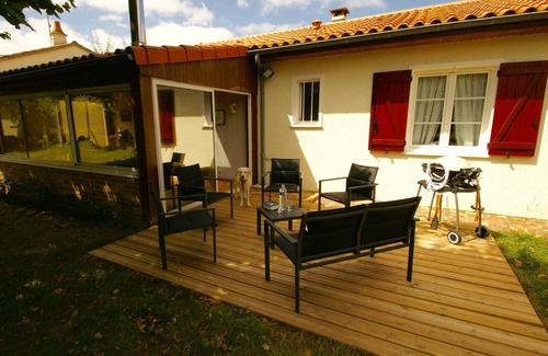 Aiffres House | Gite de Charme La Citadine 10 minutes from the town center, ideal for 4 people