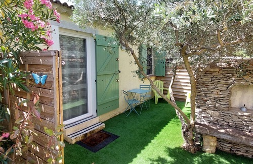 L'Isle-sur-la-Sorgue House | Gîte de L'Olivier air-conditioned, garden, free parking, 5 minutes from the center.