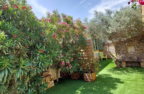 L'Isle-sur-la-Sorgue House | Gîte de L'Olivier air-conditioned, garden, free parking, 5 minutes from the center.