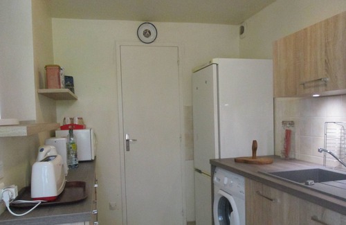 Dragey-Ronthon House | Gîte de Tissey in the Bay of Mont-St-Michel, quiet and cosy with wood-burning stove.