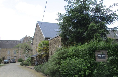 Dragey-Ronthon House | Gîte de Tissey in the Bay of Mont-St-Michel, quiet and cosy with wood-burning stove.