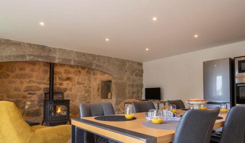 Saint-Laurent-de-Muret House | Gite des amandines