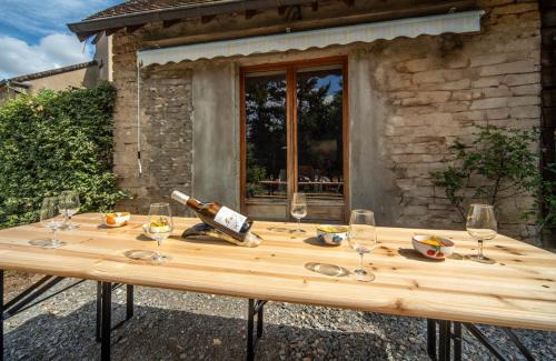 Savigny-sur-Grosne House | Gite des Troix Ptites Noix - Family 9 People Garden Games Close to Cluny Vignoble