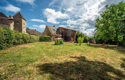 Savigny-sur-Grosne House | Gite des Troix Ptites Noix - Family 9 People Garden Games Close to Cluny Vignoble