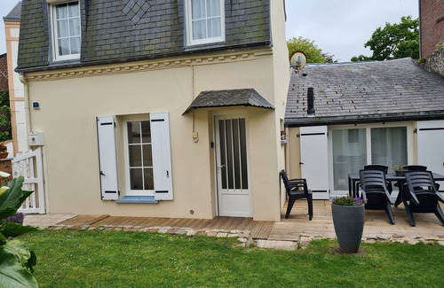 Etretat House | Gite Etretat center with garden and parking