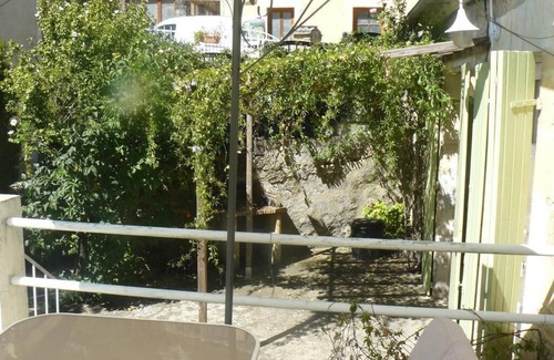 Les Eyzies Cottage | Gîte-Family-Ensuite with Shower-Garden view