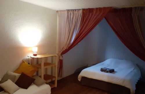 Saint-Jacques-des-Blats Cottage | Gite for 10 people in a quiet location 13 minutes from the slopes