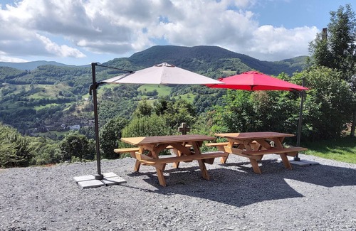 Saint-Jacques-des-Blats Cottage | Gite for 10 people in a quiet location 13 minutes from the slopes