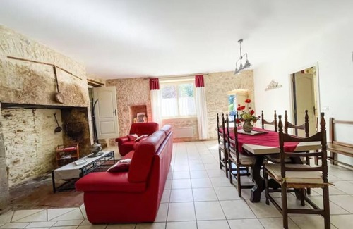 Martel Bed & Breakfast | Gite for 25 people with swimming pool and jacuzzi
