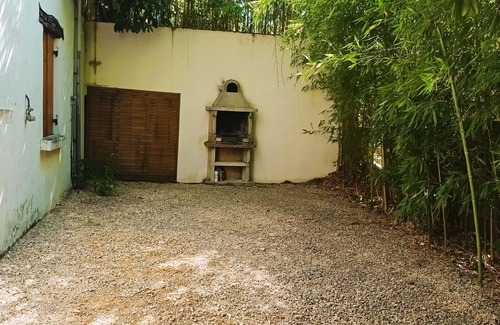 Sarlat-la-Caneda House | Gîte for 5 to 7 people, shared heated swimming pool, wooded grounds, wifi
