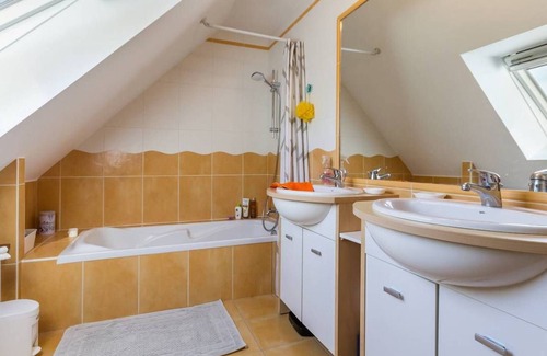 Guerande Cottage | Gite Guérande, 4 bedrooms, 7 persons